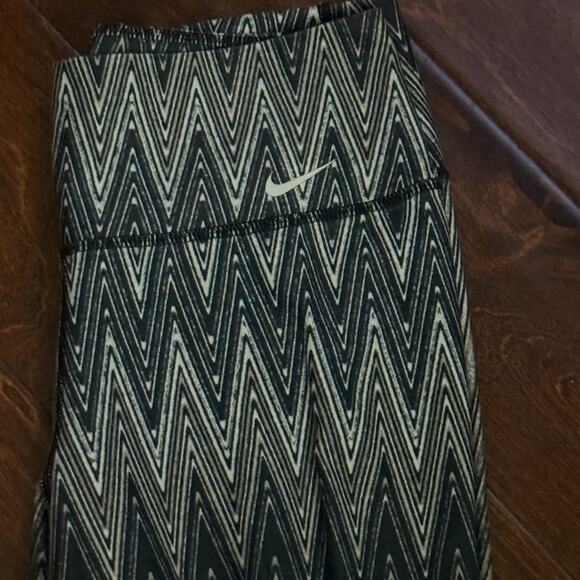 Nike Dri-FIT ZigzagBlack Gray Compression Leggings Pants Chevron Women’s M - Picture 3 of 10